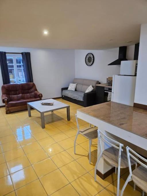 La Petite Bulle Apartman Villeneuve-sur-Yonne Kültér fotó